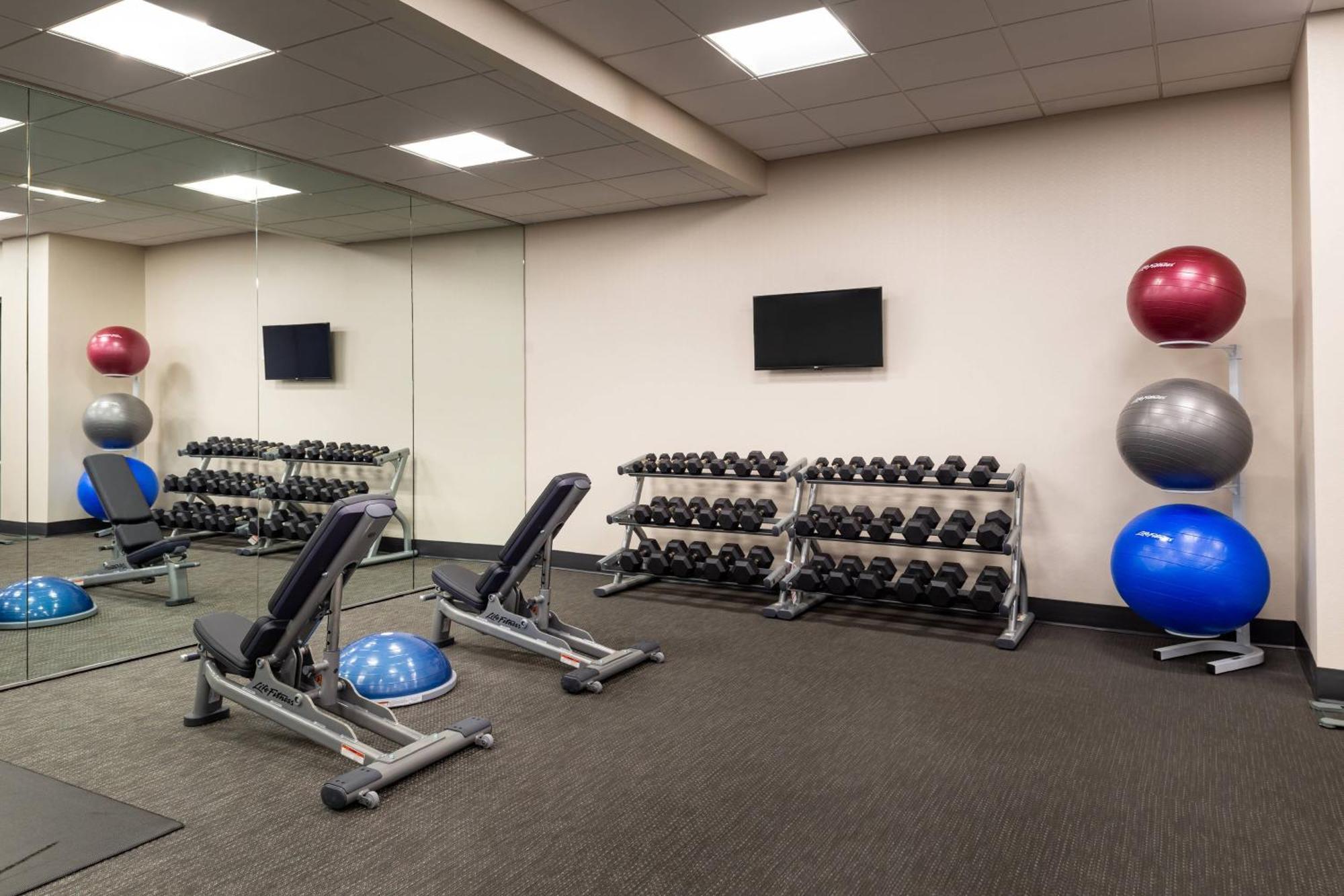 Courtyard By Marriott Charlotte Northlake Ngoại thất bức ảnh