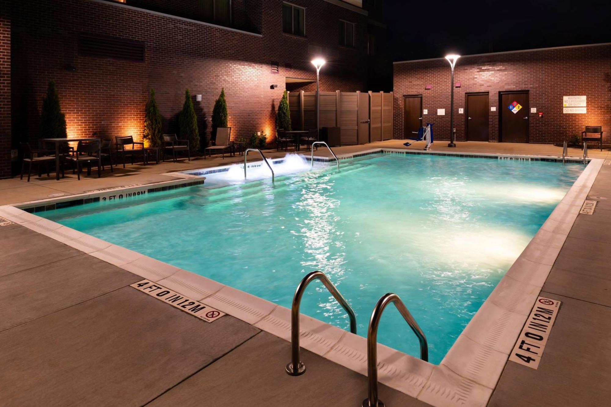 Courtyard By Marriott Charlotte Northlake Ngoại thất bức ảnh